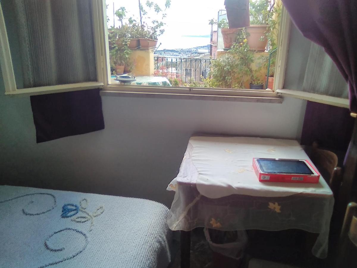 Room In Guest Room - Single Room With Shared Bathroom Taormine Extérieur photo