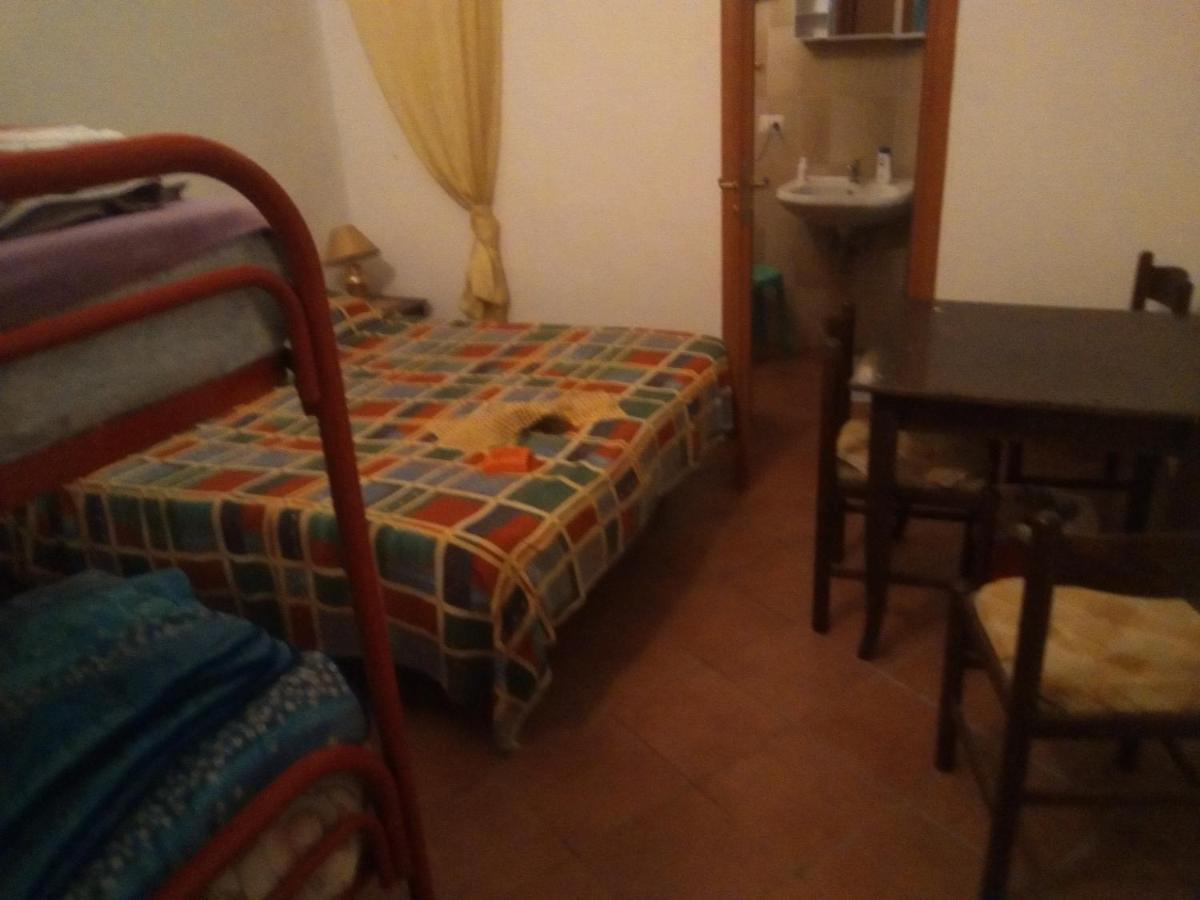 Room In Guest Room - Single Room With Shared Bathroom Taormine Extérieur photo