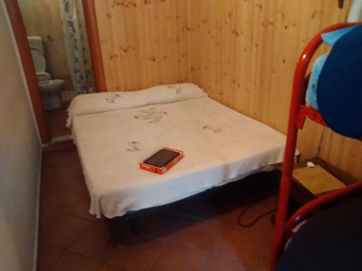 Room In Guest Room - Single Room With Shared Bathroom Taormine Extérieur photo